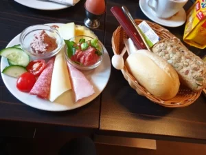 fruehstueck warnemuende guidos coffeebar 1