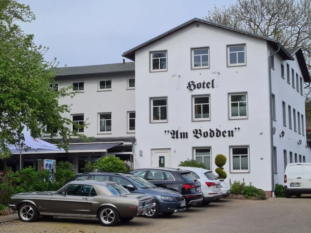 Hotel und Steakhouse Lauterbach Am Bodden aussenansicht tag