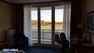 Fensterfront im Precise Resort Rügen Doppelzimmer