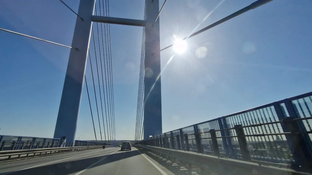 ruegenbruecke oben sonnenschein