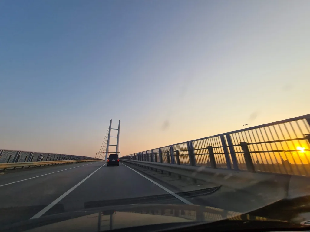 ruegenbruecke richtung stralsund sonnenuntergang 2