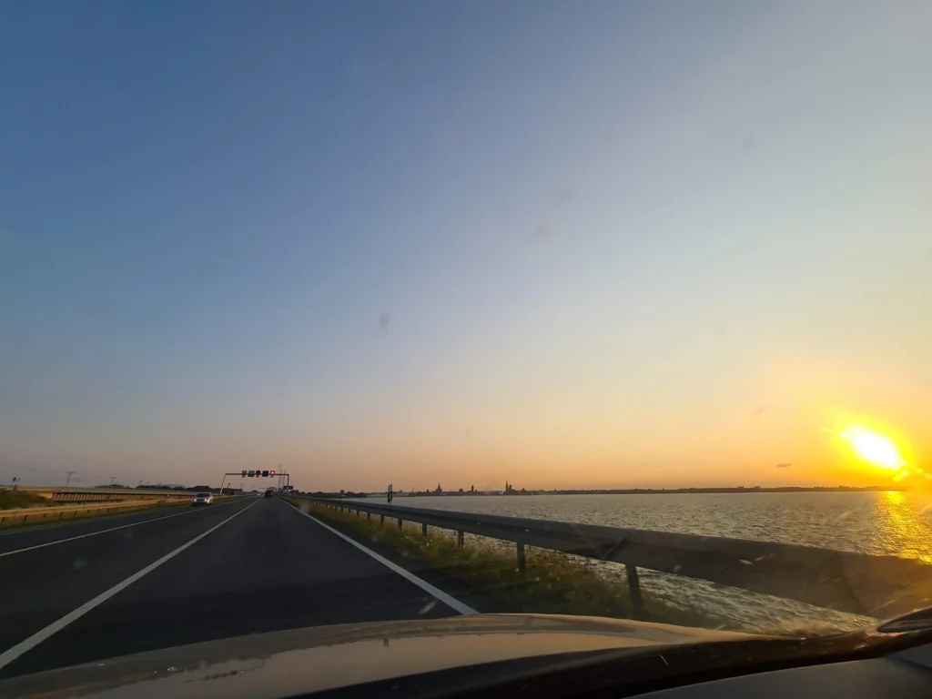 ruegenbruecke richtung stralsund sonnenuntergang 3