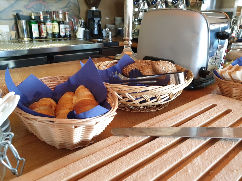 restaurant kormoran fruehstuck croissant lauterbach insel ruegen