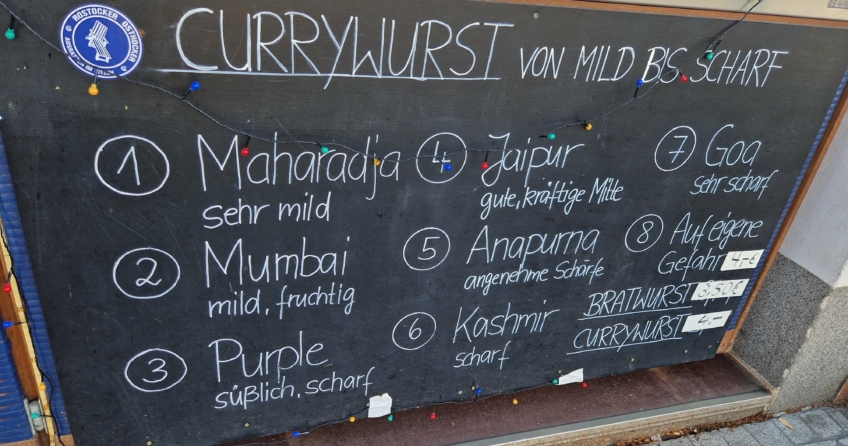 Currywurst in Rostock am Doberaner Platz mit 4 Schärfevarianten von sehr mild bis "Auf eigene Gefahr"